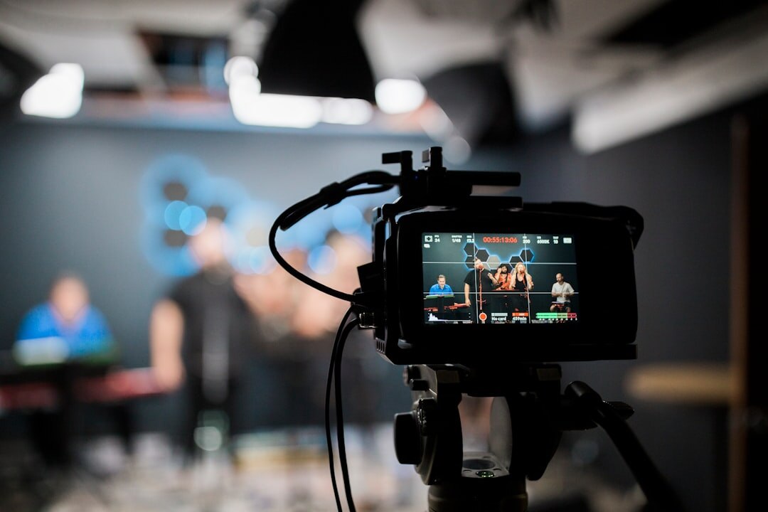 Digital media content syndication workflow on screen